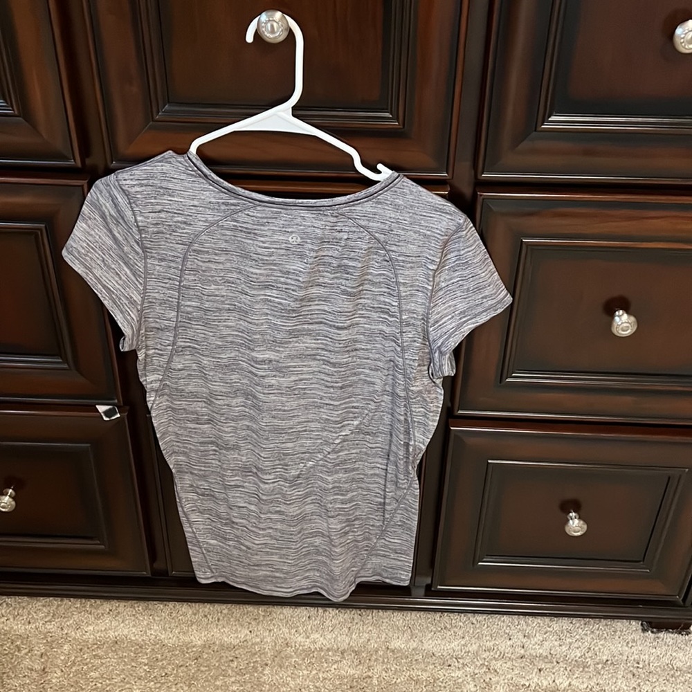 Lululemon tee - Picture 2 of 2